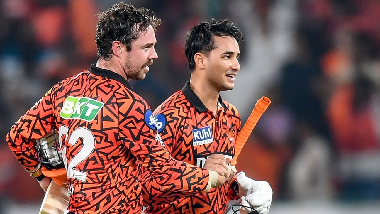 HOW DIVYA AND DAMAN WERE BATTING AGAINST SANDALWOOD -