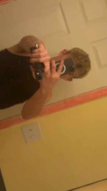 WHEN LIL JITS THINK THEY STAND
ON SHI
- BUT MF LOOK LIKE THIS