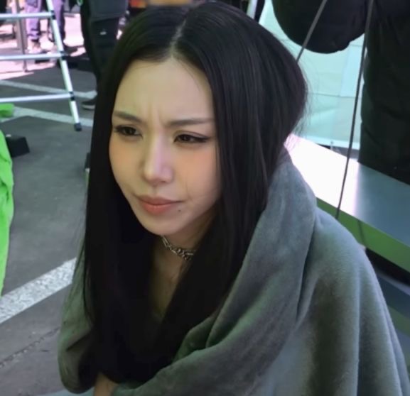 GIRLS WILL CLAIM TO LIKE KPOP - WHOLE TIME ONLY SONG THEY LIKE IS “TELL ME"
