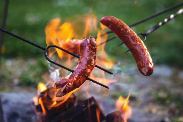 HOW DO YOU KNOW YOU ARE AT A GAY PICNIC?? - THE HOTDOGS TASTE LIKE SHIT